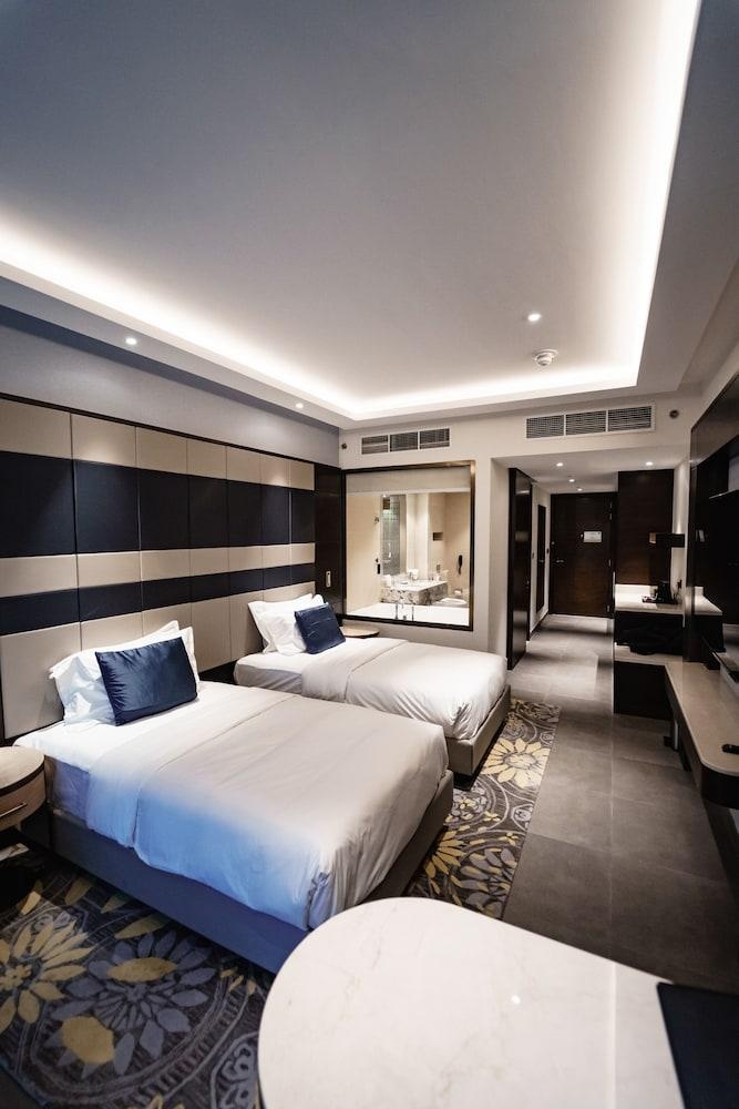 Premium Twin Room With Balcony-Burj Khalifa View at Ramee Dream Hotel Downtown - Photo 1